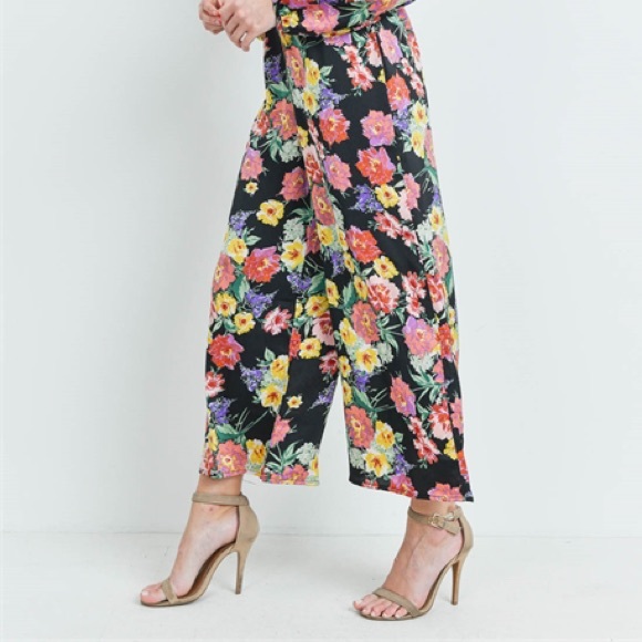 NWT Floral jumpsuit - Picture 6 of 7